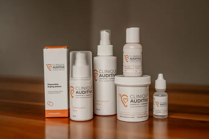 Produits d’entretien pour appareils auditifs offerts à la clinique
